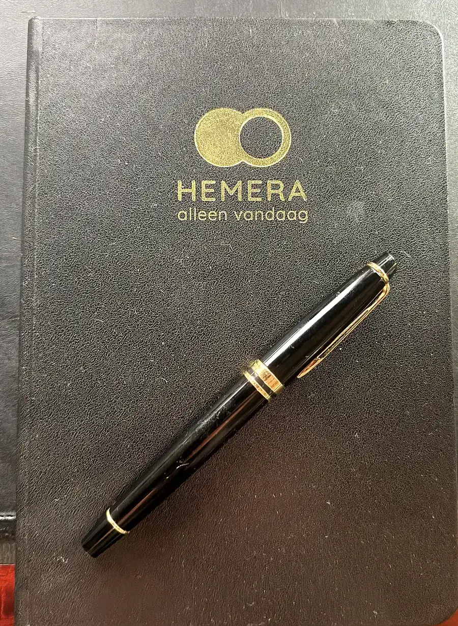 De Hemera Journal met vulpen